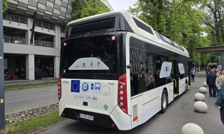 Primarul Boc și ambasadorul Marii Britanii testează un autobuz cu hidrogen la Cluj-Napoca / Călătorii GRATIS pe 3 linii