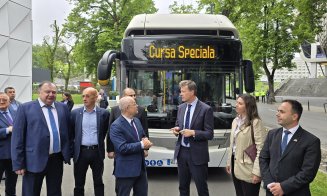 Primarul Boc și ambasadorul Marii Britanii testează un autobuz cu hidrogen la Cluj-Napoca / Călătorii GRATIS pe 3 linii