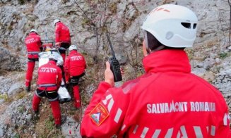 Tragedie pe munte. O femeie a căzut în gol zeci de metri și a murit