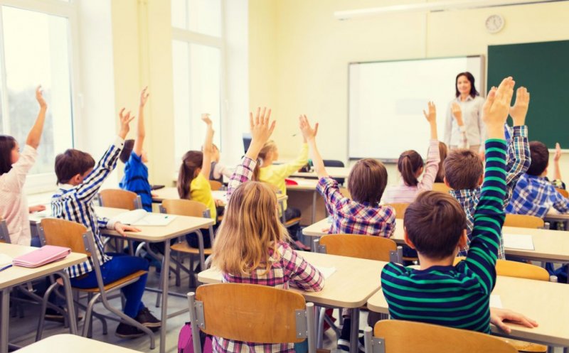 A început Evaluarea Națională la clasa a II-a. Ministerul Educației testează o nouă aplicație digitală