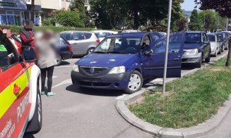 Accident rutier în Mănăștur. O femeie a fost consultată de un echipaj medical