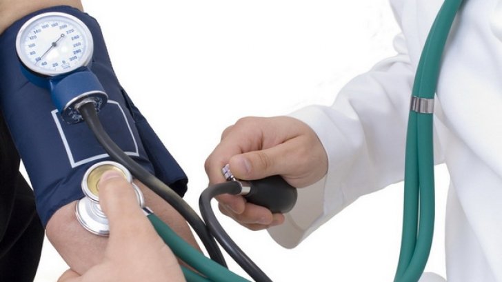 Atenție la tensiunea arterială! Peste 60% din decesele de cauză cardiovasculară sunt provocate de hipertensiune