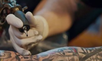 Reguli noi pentru saloanele de tatuaj: Nu mai au dreptul să tatueze minorii şi nici să le facă piercinguri