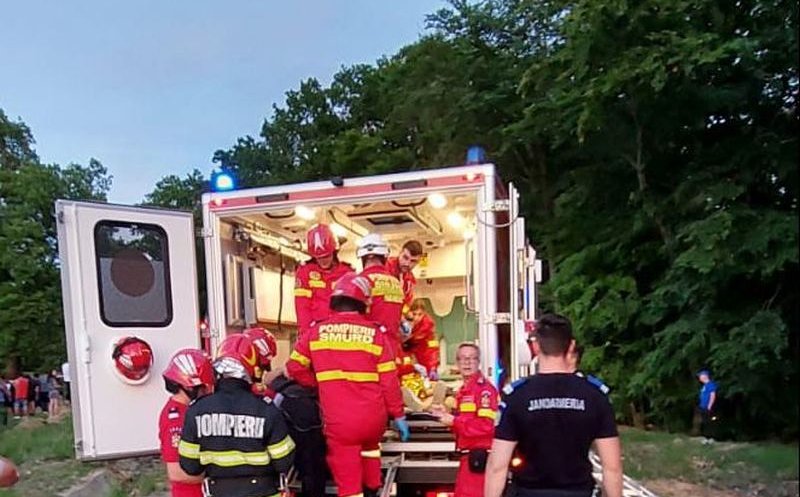 Adolescent de 16 ani, a gonit spre MOARTE, alături de 7 prieteni / Planul Roşu de intervenţie activat