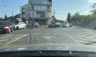 Cluj-Napoca: Aglomerație de 3-4 km pentru un capac de canal semnalizat cu crengi