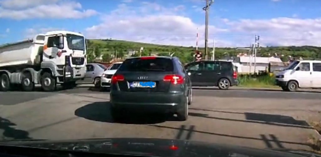 Accidentul grav din Sânnicoară, în care un bărbat a decedat, a fost surprins de camera de bord a unei mașini