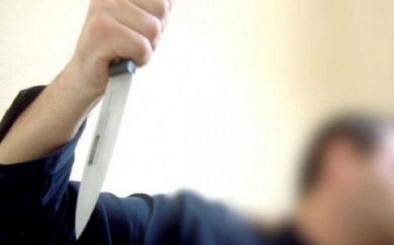 Incident ȘOCANT: Un adolescent de 16 ani şi-a înjunghiat un prieten în plină stradă