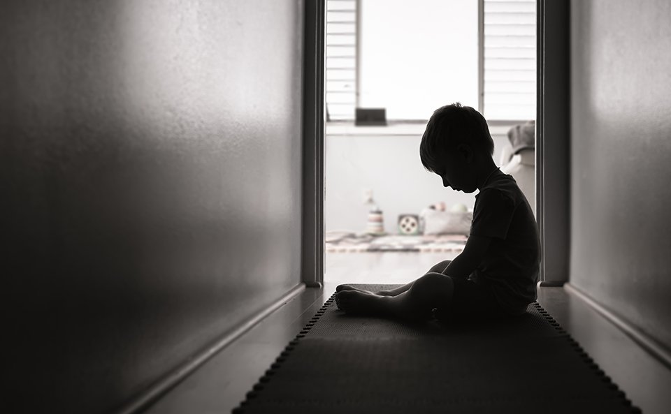 Raport îngrijorător: Numărul cazurilor de violenţă domestică împotriva copilului, în creştere în România