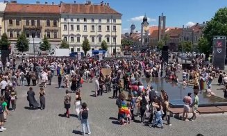 A început parada Cluj Pride 2024! Marșul a pornit din Piața Unirii prin centrul Clujului