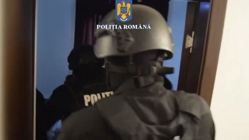 Bonnie şi Clyde de Cluj. Au spart un apartament de pe strada Horea și au furat un sfert de milion de lei