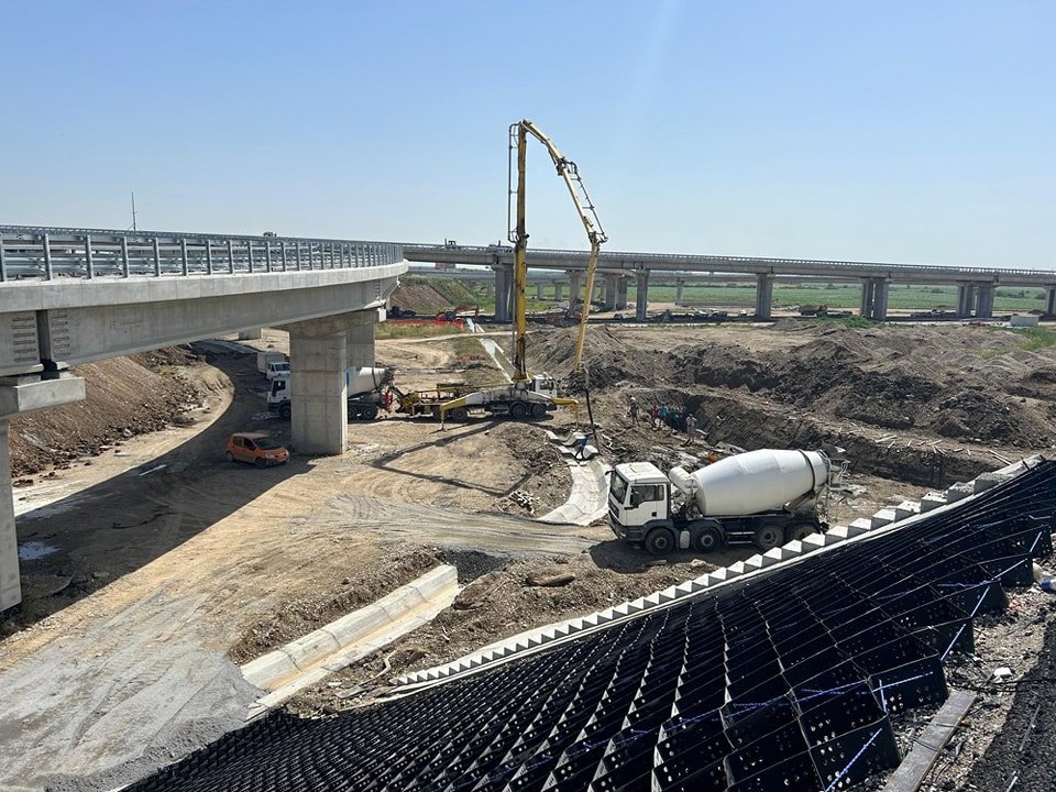 Se mai deschide o bucată de autostradă în România: "Luna viitoare se va putea circula"