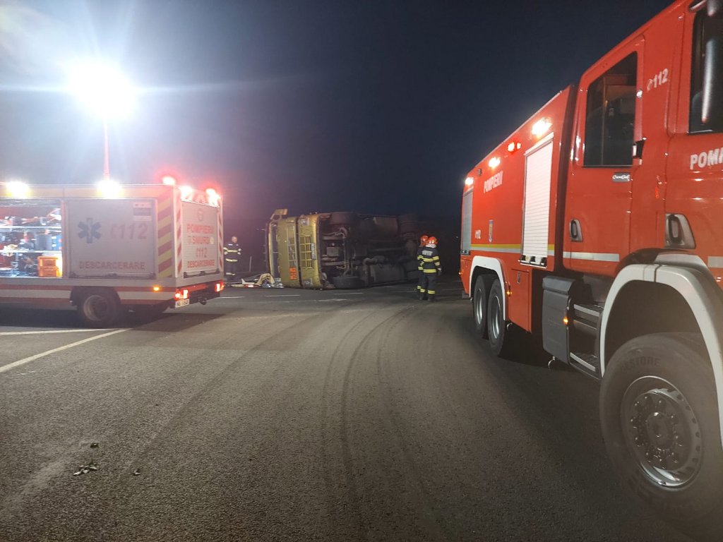 ACCIDENT pe centura Vâlcele-Apahida: Cisternă cu bitum răsturnată / Şoferiţă transportată la spital