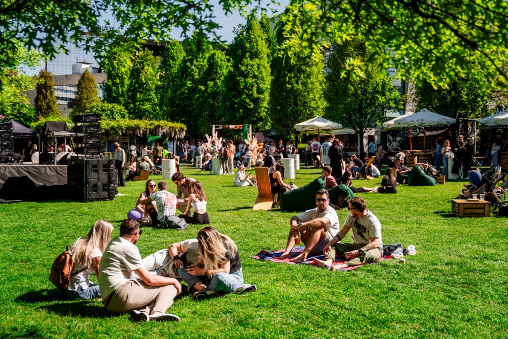 Street FOOD Picnic revine în Iulius Parc Cluj – food truck-uri cu delicii internaționale, seri de film și muzică live, în acest weekend