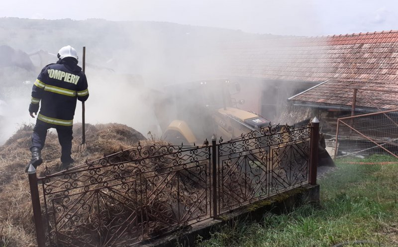 INCENDIU într-o gospodărie din județul Cluj / Descărcare electrică din liniile de transport