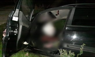 ACCIDENT în judeţul Cluj. Şi-a făcut maşina praf, lovind un stâlp de curent din şanţ