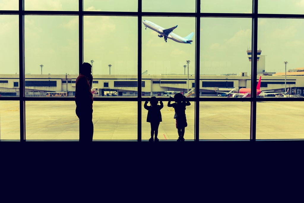 Căldura mare, „taxată” de Protecția Consumatorilor la un aeroport din România. Ce recomandă ANPC