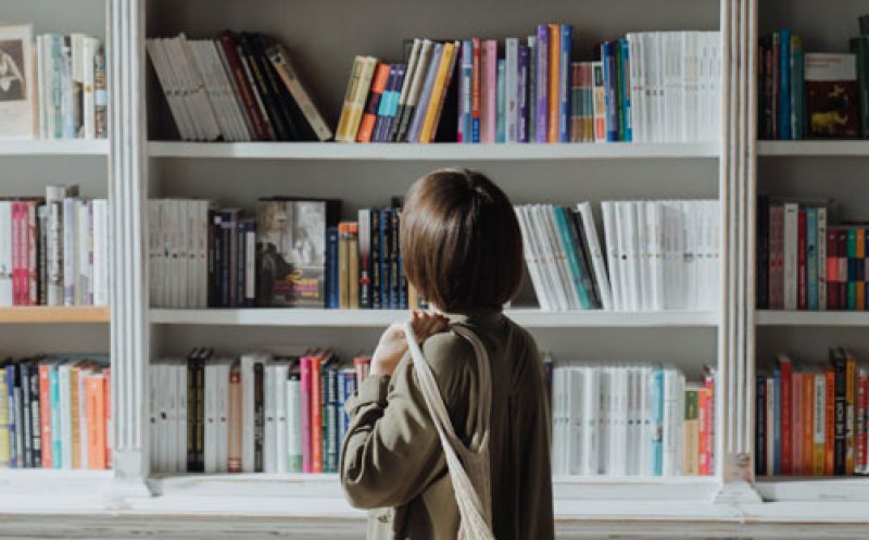 Vacanța la bibliotecă! Club de lectură, ateliere, vizionări de filme, jocuri și karaoke la biblioteca județeană din Cluj