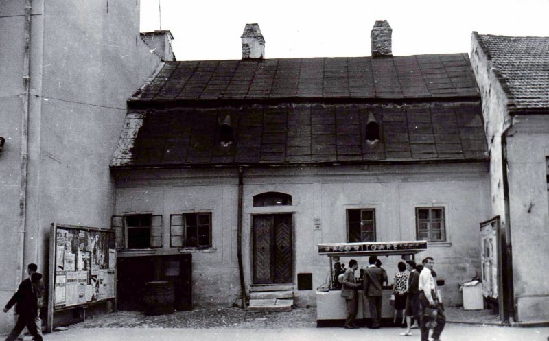 La o răcoritoare pe strada Napoca, în anii '60
