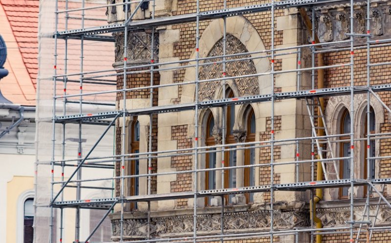 LEGE: Toate intervenţiile care se efectuează asupra monumentelor istorice se fac sub inspecţia Ministerului Culturii