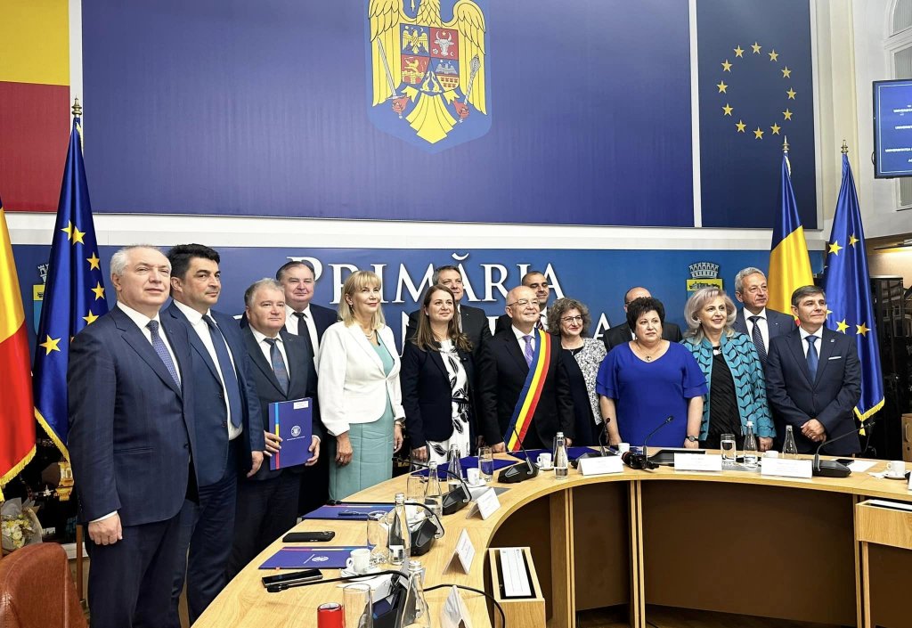 Contracte de investiții în educație de 75 de milioane de euro semnate la Cluj de ministrul Ligia Deca
