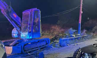 ACCIDENT MORTAL în județul Cluj / Impact între un autoturism și un buldoexcavator / Manevre de resuscitare fără succes