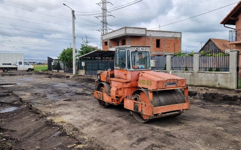 Strada din județul Cluj care a trecut de la pământ, la asfalt. Primarul: „Nu putem tolera străzi de pământ”