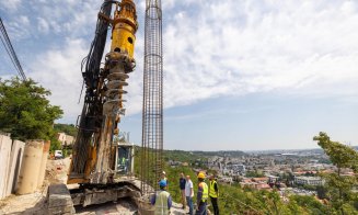 Lucrările de consolidare continuă pe strada Uliului. Când vor fi gata