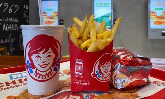 Concurentul McDonald’s și KFC vine în România și are în plan zeci de locații. Când ar urma să deschidă primele fast food-uri