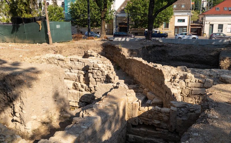 Lucrările din Parcul Caragiale, la 70%. O parte din zidul roman, conservat