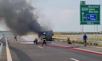 INCENDIU pe autostrada A10 Sebeș-Turda: O autobasculantă a luat foc