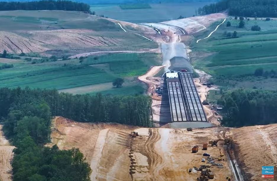 Imagini noi de pe A3, Zimbor-Poarta Sălajului. Cum merge treaba pe șantierul lui UMB în plină vară