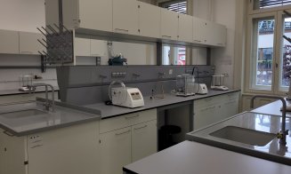 UMF Cluj a inaugurat noul Centru de Cercetare privind Dezvoltarea Medicamentului. Investiție de peste 30 de milioane de lei
