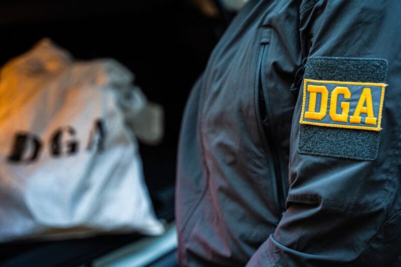 Corupție în Ardeal: Primarul, viceprimarul și secretarul unei comune, reținuți pentru falsificarea vizelor de flotant și mituirea alegătorilor