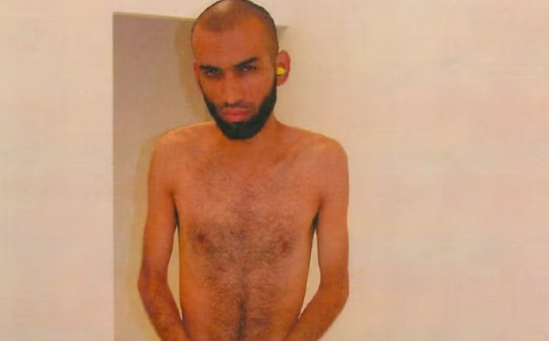 The Guardian publică în premieră o fotografie nud cu un suspect terorist, care ar fi fost făcută în închisoarea secretă a CIA din România