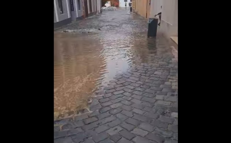 Strada Matei Corvin s-a inundat din nou