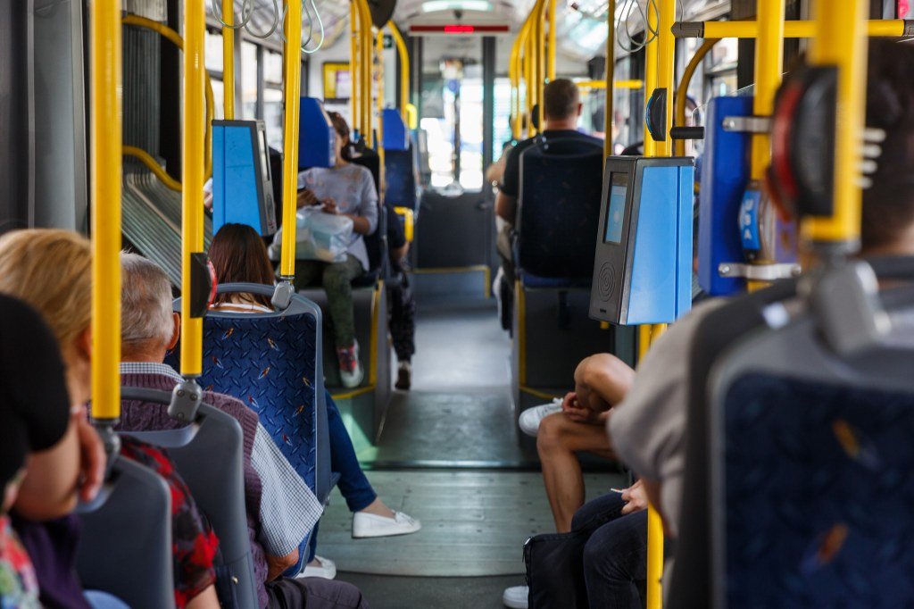 Autobuzul 38 va circula deviat timp de o zi. Două stații își schimbă locația
