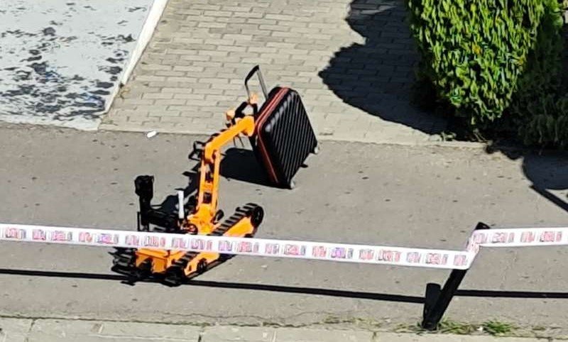 Bagaj suspect, abandonat pe stradă. Ce au găsit pirotehniștii