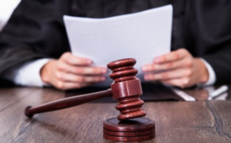 Minorii care l-au lovit în cap cu o sticlă pe un șofer de Bolt din Cluj-Napoca, plasați sub control judiciar