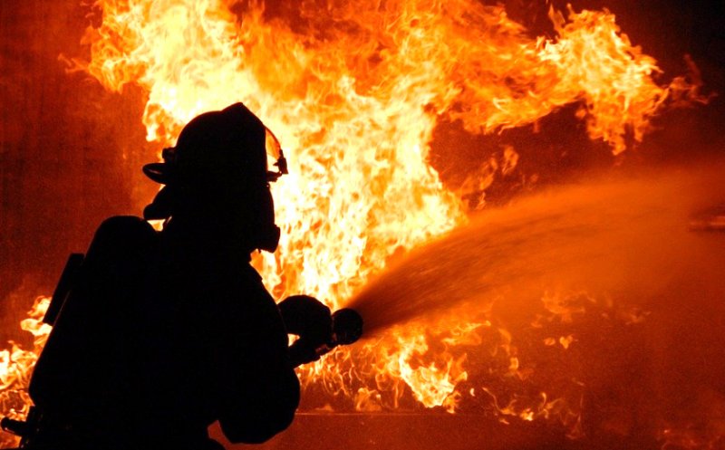 INCENDIU în Baciu noaptea trecută