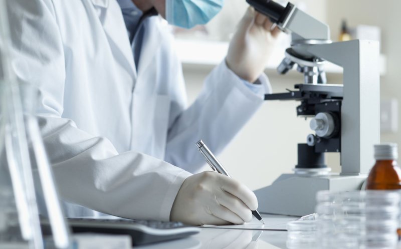 Descoperire recentă: O mutaţie în virusul care provoacă COVID îl ajută să infecteze creierul