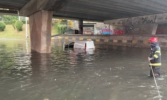 Primele urmări RO-Alert. Hală și un subsol, inundate în Cluj-Napoca. O mașină a rămas blocată de apă / Probleme și în Florești