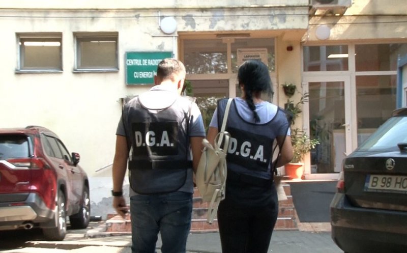 Medic prins în flagrant cu o mită de 1.000 euro. Alți 4 colegi doctori și o asistentă, duși la audieri