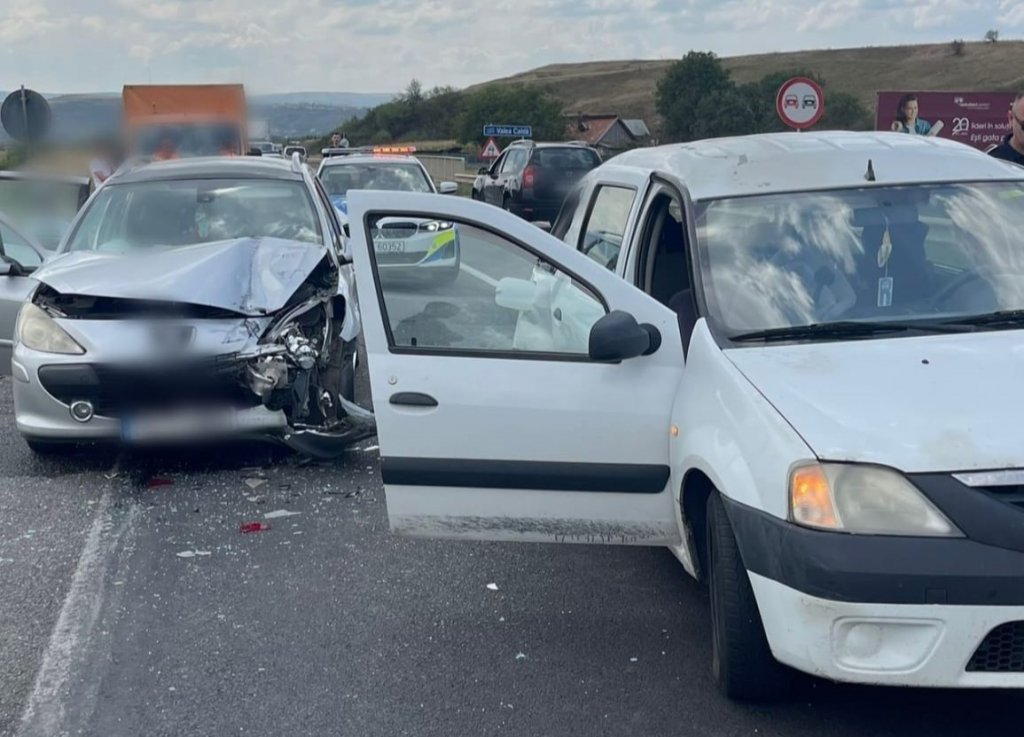 Accident între două mașini pe Varianta de Ocolire Cluj Nord-Est. Un bebeluș de șase luni a fost rănit