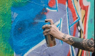 Două autobuze din Cluj-Napoca devin "pânze" de artă stradală într-o competiție internațională de graffiti