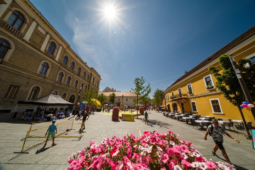 Pietonalizarea Universității / Kogălniceanu. Boc: ''Au fost eliminate din trafic în fiecare zi 5.690 de mașini''