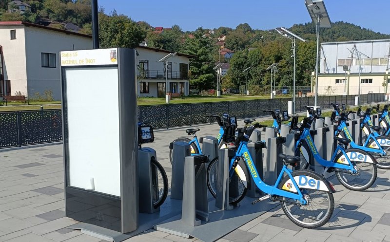 Primăria Dej a început amplasarea bicicletelor în stațiile din oraș