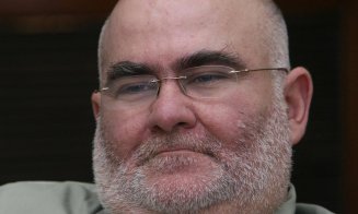 Percheziții la locuința lui Alfred Bulai. Sociologul, ridicat de acasă și dus la audieri în dosarul hărțuirilor sexuale/ Bulai a fost REȚINUT