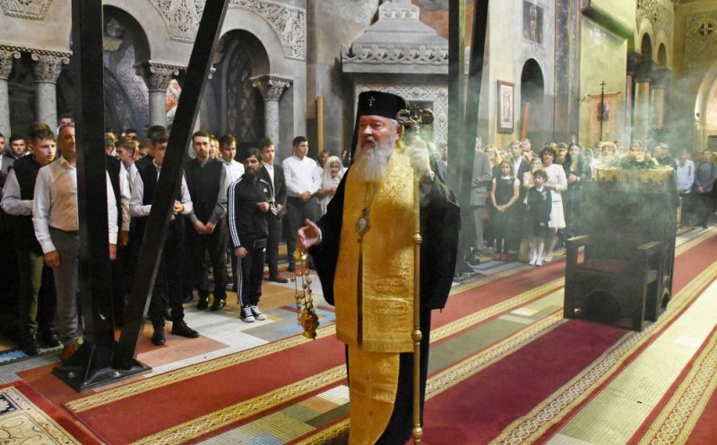 Mitropolitul Clujului, la început de an școlar: ''Să le dea Dumnezeu convingere profesorilor, alături de familie, să-i ducă pe tineri pe calea cea bună''