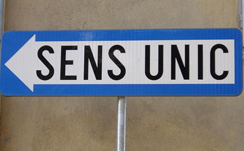 Noi reglementări de circulație pe strada Semenicului