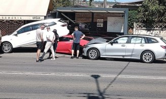Un bolid Lamborghini a fost făcut praf într-un accident cu patru mașini pe strada Câmpina. IMAGINI SPECTACULOASE